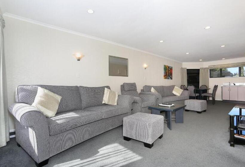 شقة غرفتين, Shadzz Motel