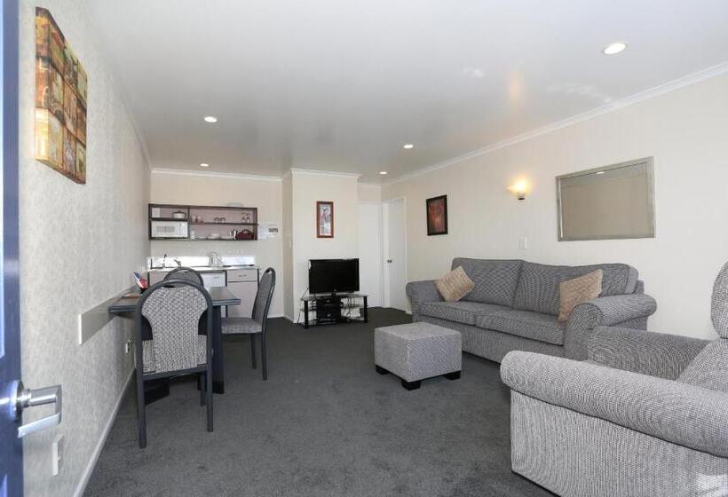 شقة غرفتين, Shadzz Motel