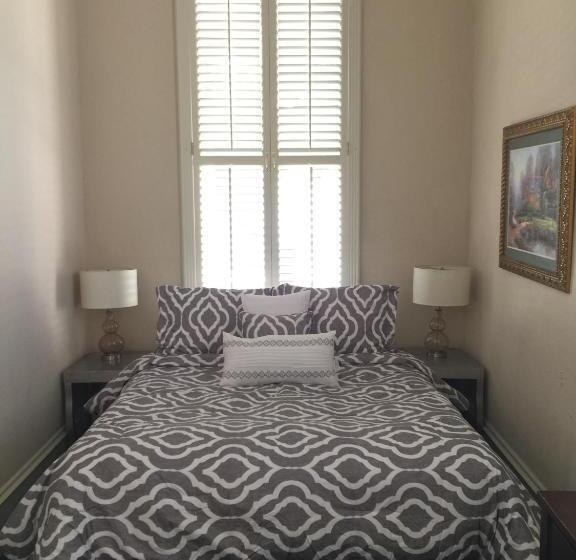 1 Bedroom Apartment, Chateau Orleans