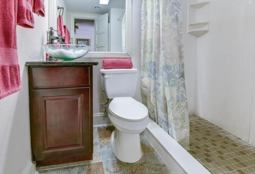 2 Bedroom Apartment, Chateau Orleans