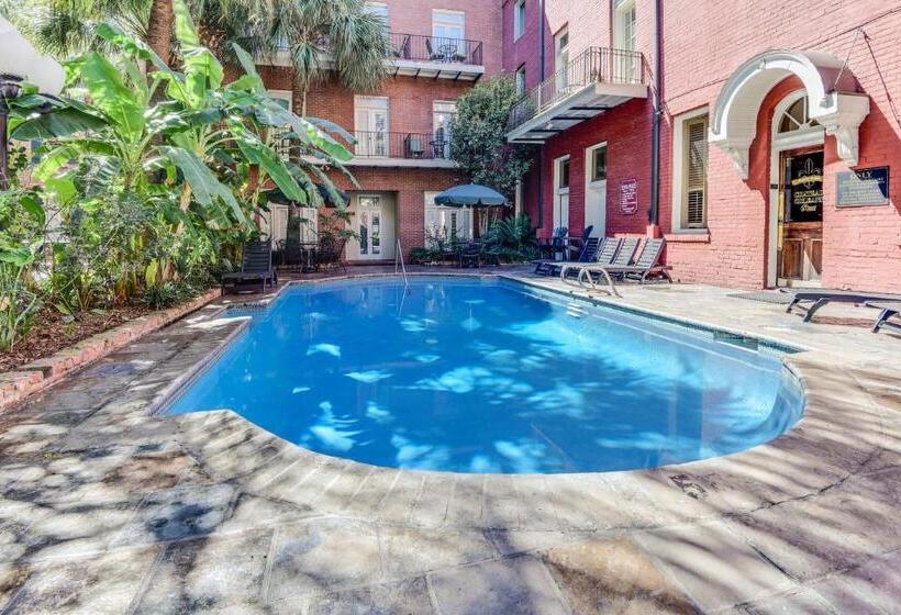 2 Bedroom Apartment, Chateau Orleans