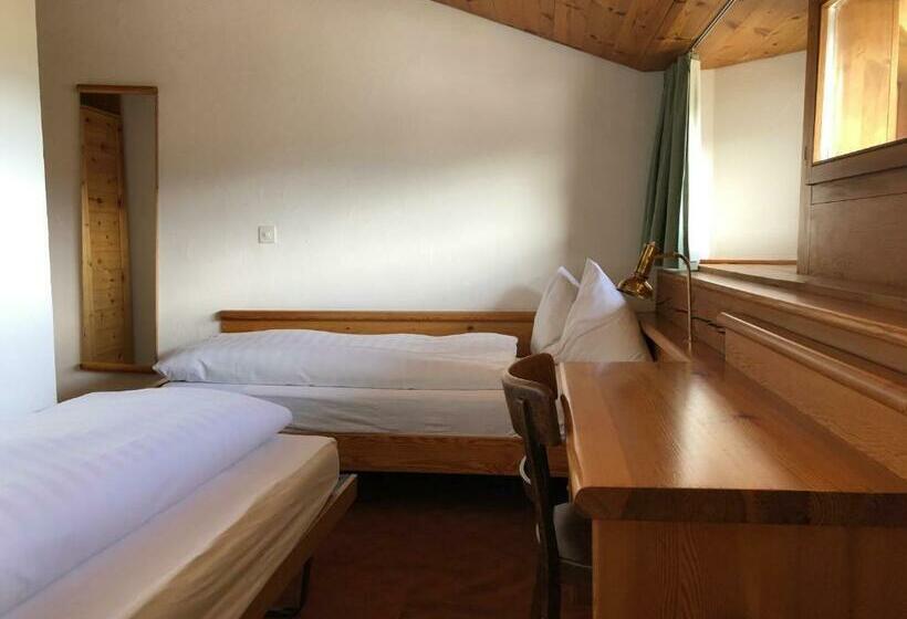 Семейный Номер, Arena Guesthouse