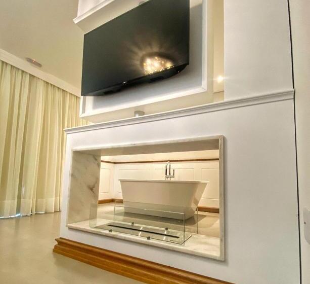 سوئیت با وان آب گرم, Pousada Ville Vie