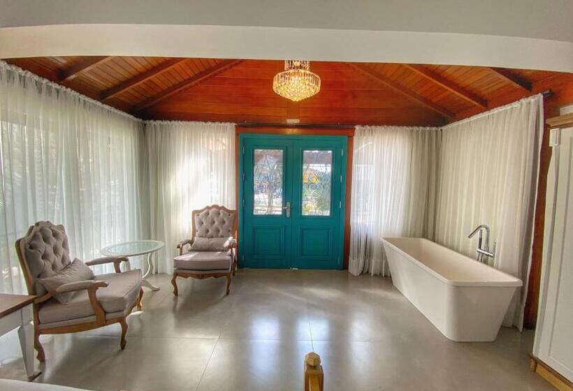 سوییت لوکس, Pousada Ville Vie