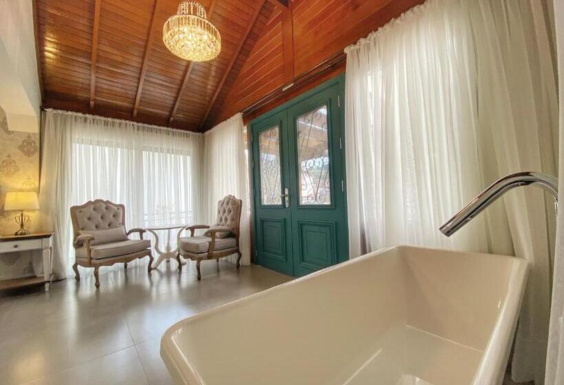 سوییت لوکس, Pousada Ville Vie