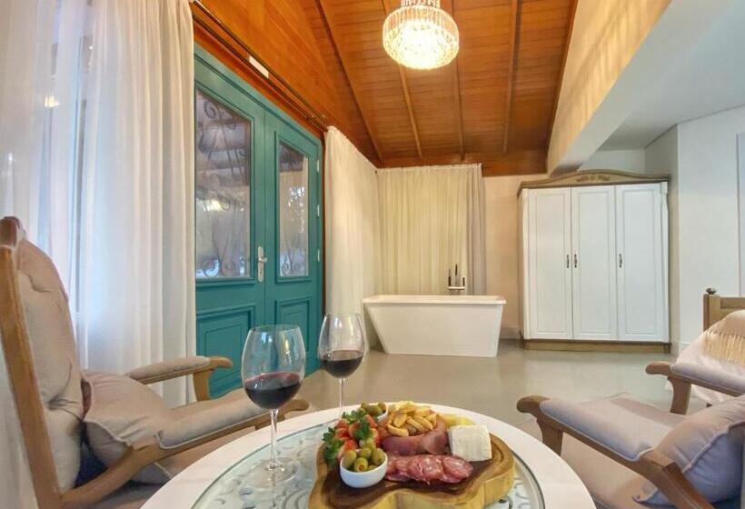 سوییت لوکس, Pousada Ville Vie