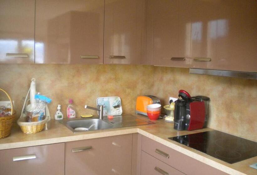 חדר דלוקס עם מרפסת נוף לים, Chambre Hôtes Wagram