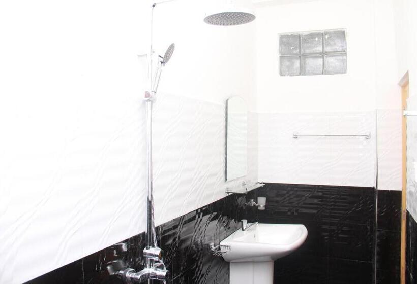 스탠다드 트리플 룸 풀장 전망, A One Calm Palace