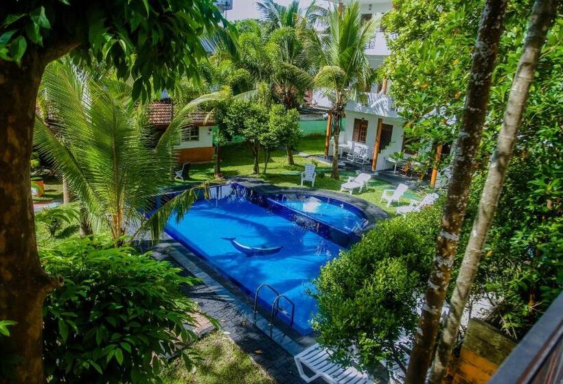 스탠다드 트리플 룸 풀장 전망, A One Calm Palace