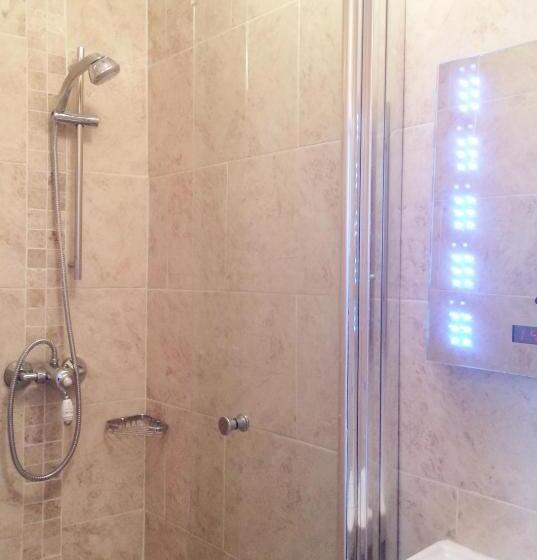 غرفة عائلية, Admiral