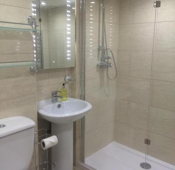 شقة غرفة واحدة, Admiral