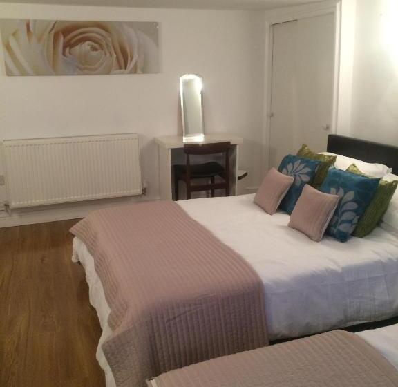 شقة غرفة واحدة, Admiral