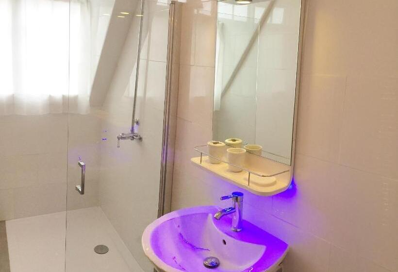 غرفة عائلية, Admiral