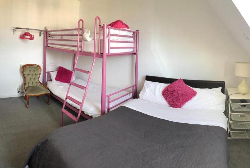 غرفة عائلية, Admiral