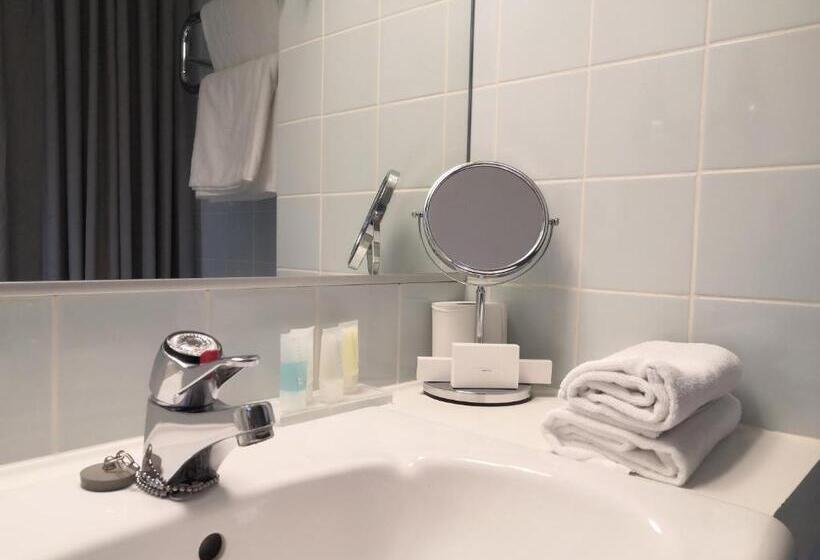 컴포트 룸, Kauppi