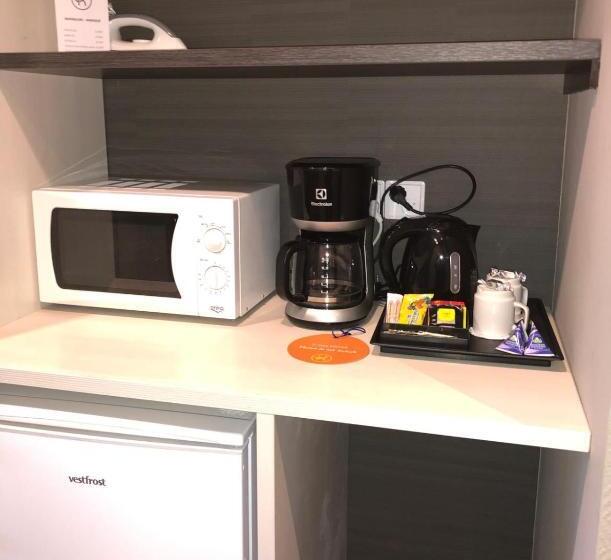 컴포트 룸, Kauppi