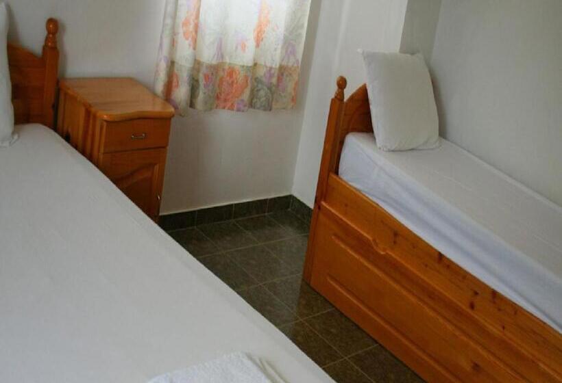 标准三人间, Villa Victoria