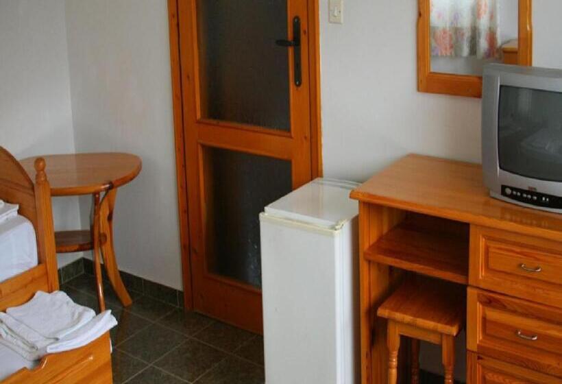 标准三人间, Villa Victoria