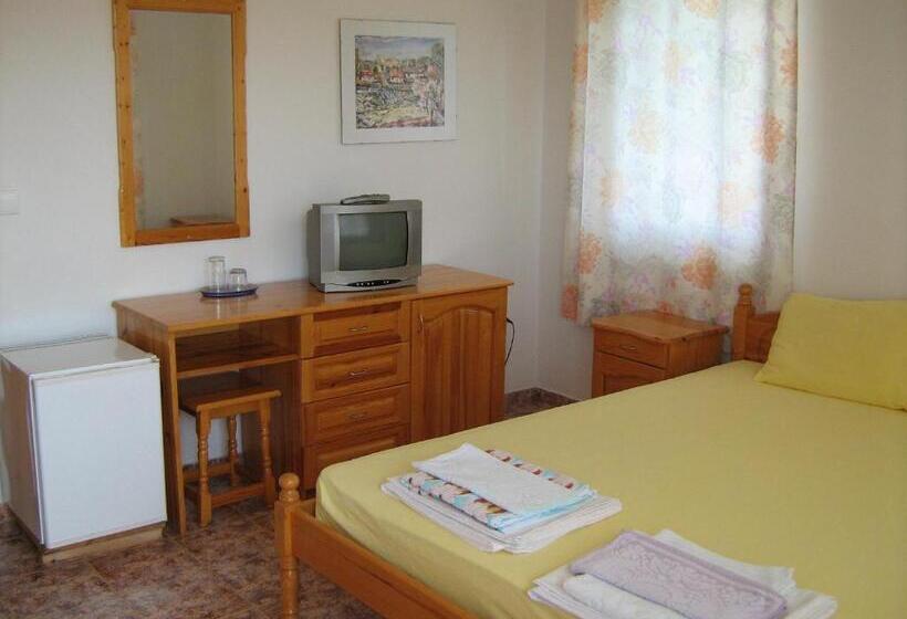 标准三人间, Villa Victoria