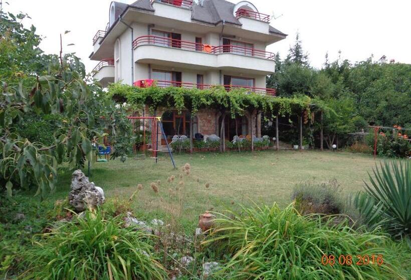 标准间带阳台, Villa Victoria