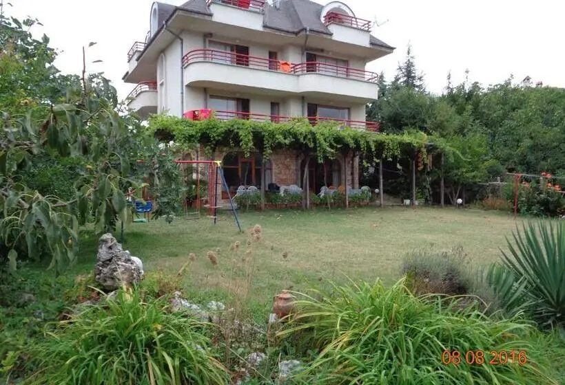 バルコニー付きスタンダードルーム, Villa Victoria