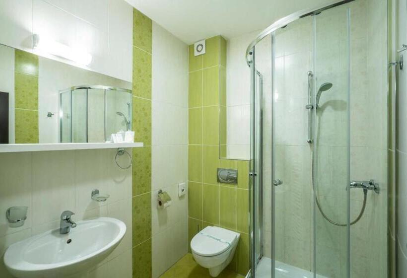 اتاق خانوادگی, Bnc Hotel Restaurant Bowling