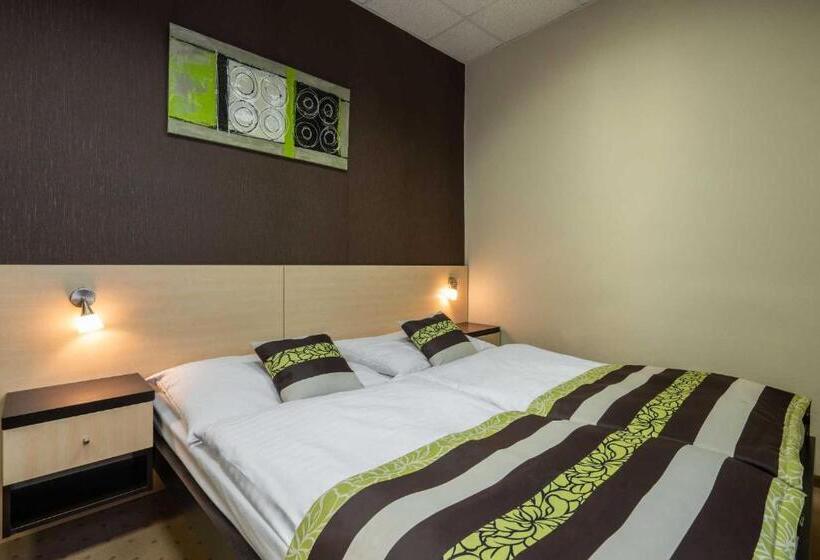 اتاق خانوادگی, Bnc Hotel Restaurant Bowling