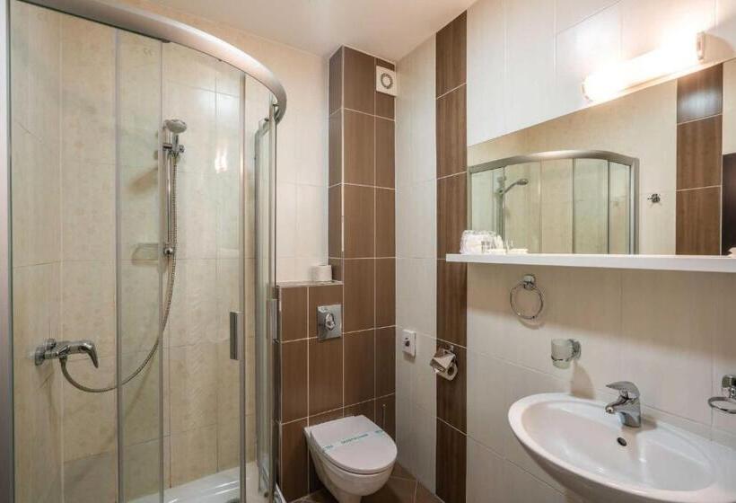 سوئیت 2 خوابه, Bnc Hotel Restaurant Bowling