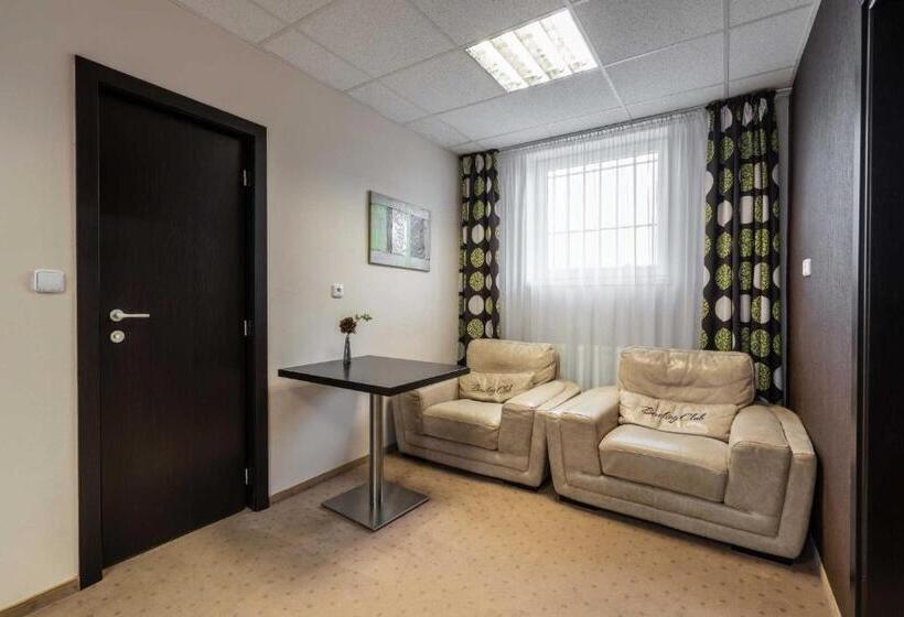 سوئیت 2 خوابه, Bnc Hotel Restaurant Bowling