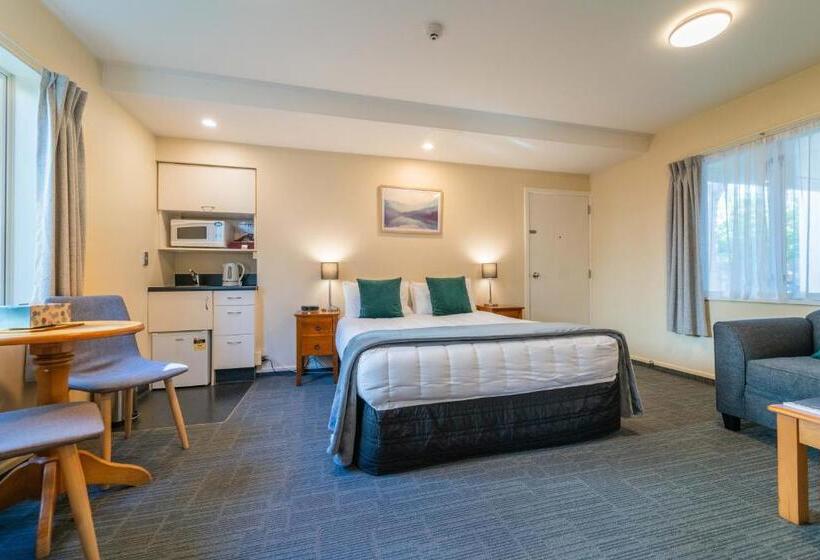 基本工作室, City Centre Motel