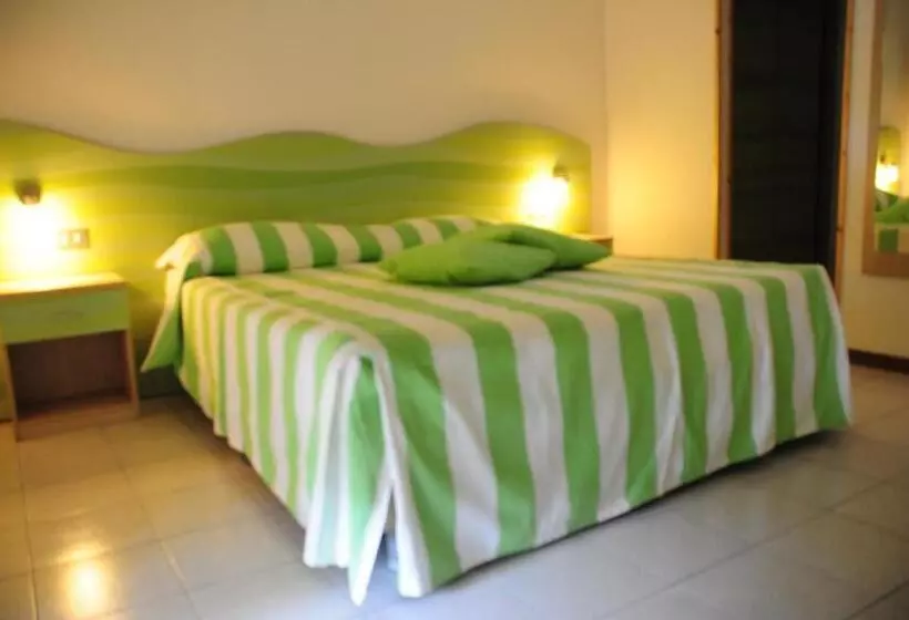 اتاق استاندارد چهارنفره با چشم‌انداز باغ, Club Village & Hotel Spiaggia Romea