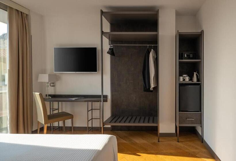 Pokój Klasyczny, Continental   Tonellihotels