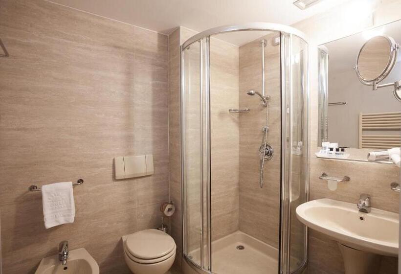 Pokój Klasyczny, Continental   Tonellihotels