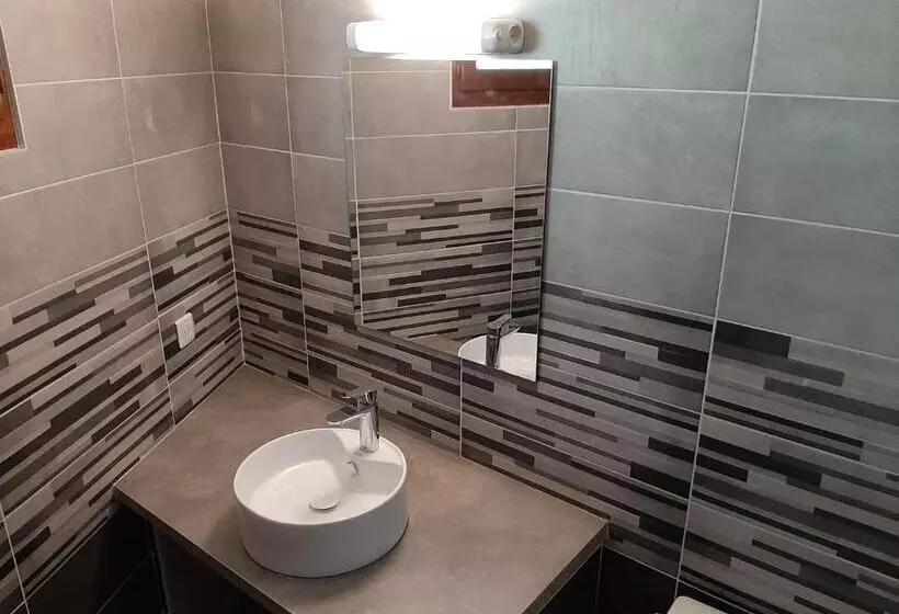 Camera Tripla Standard, Aurea