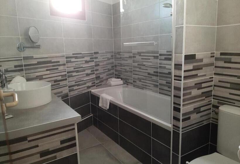 标准三人间, Aurea