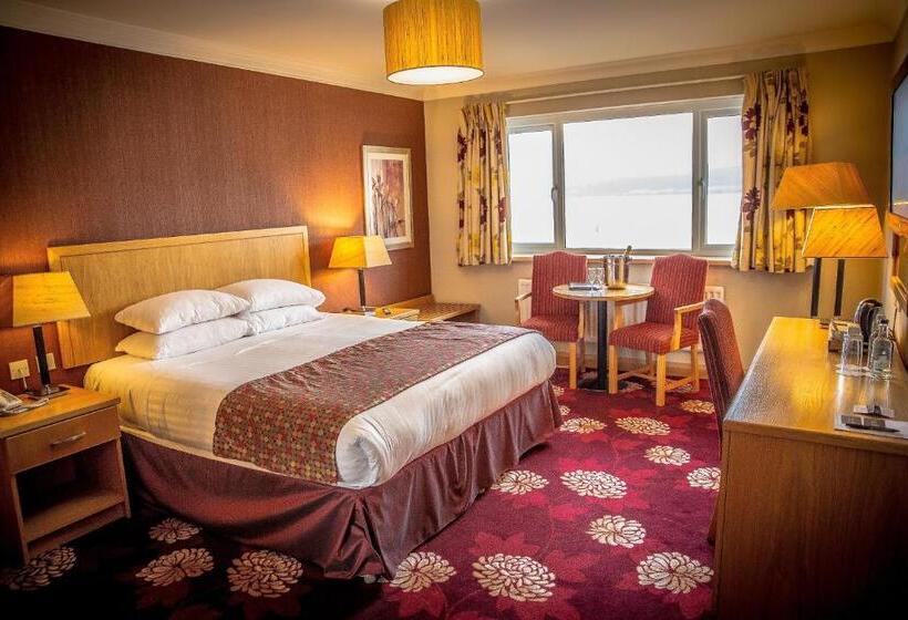 수피리어 룸, Curran Court