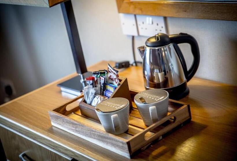 장애인을 위한 스탠다드 룸, Curran Court