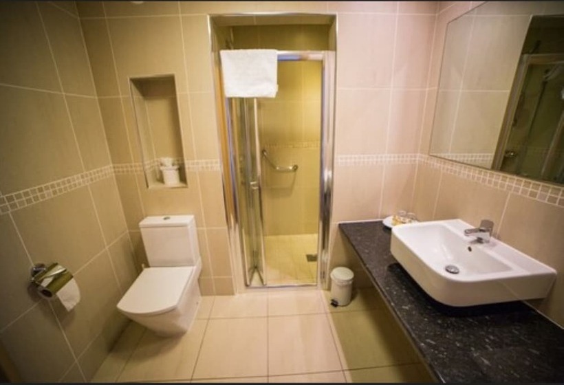 수피리어 룸, Curran Court