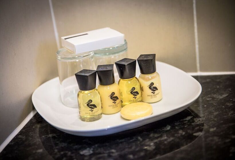 수피리어 룸, Curran Court