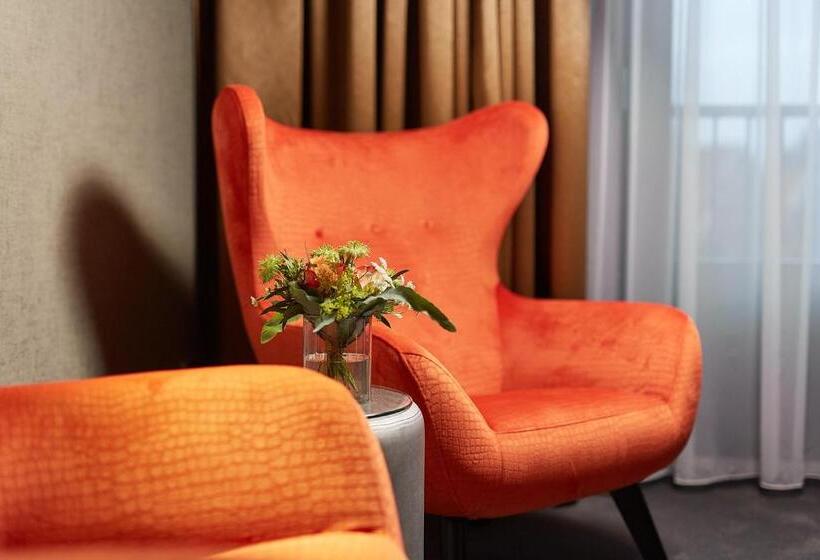 اتاق لوکس, De Lindeboom