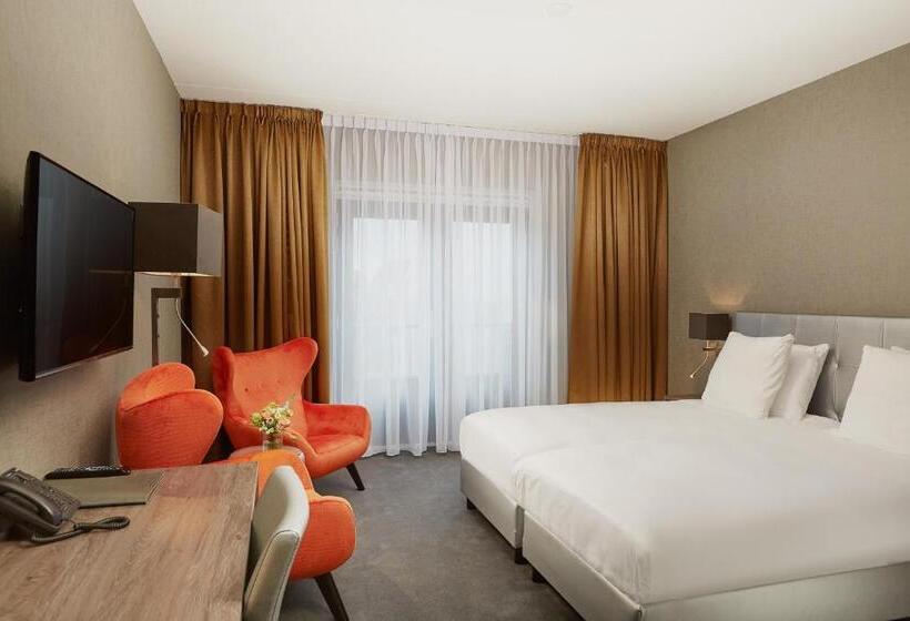 اتاق لوکس, De Lindeboom