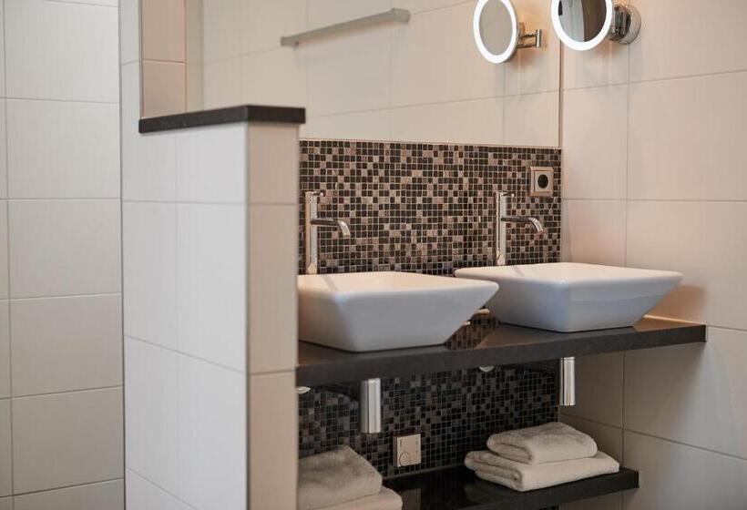 اتاق لوکس, De Lindeboom