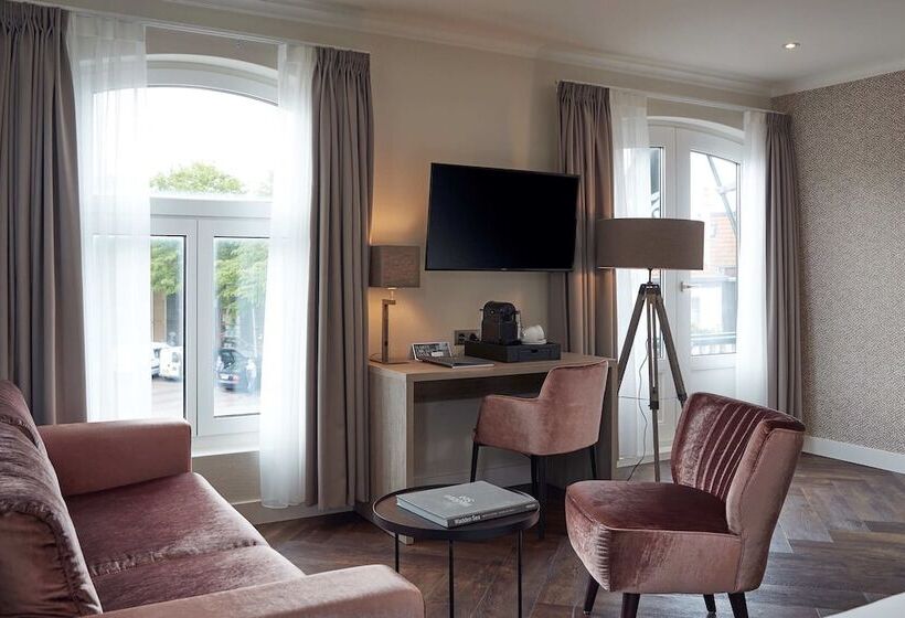 اتاق لوکس با وان آب گرم, De Lindeboom