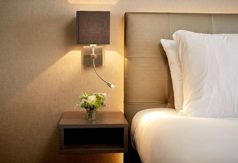 اتاق لوکس, De Lindeboom