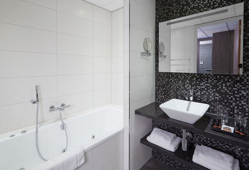 سوییت لوکس, De Lindeboom