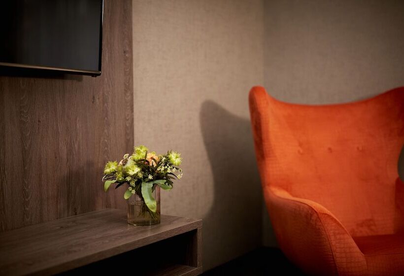 اتاق لوکس, De Lindeboom