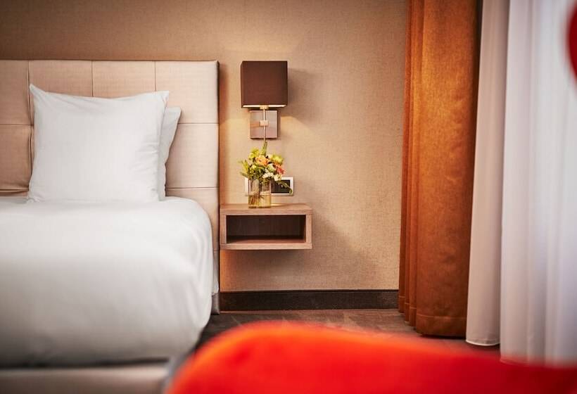 اتاق لوکس, De Lindeboom