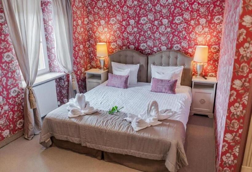 غرفة سوبيريور, Dwór Kaliszki