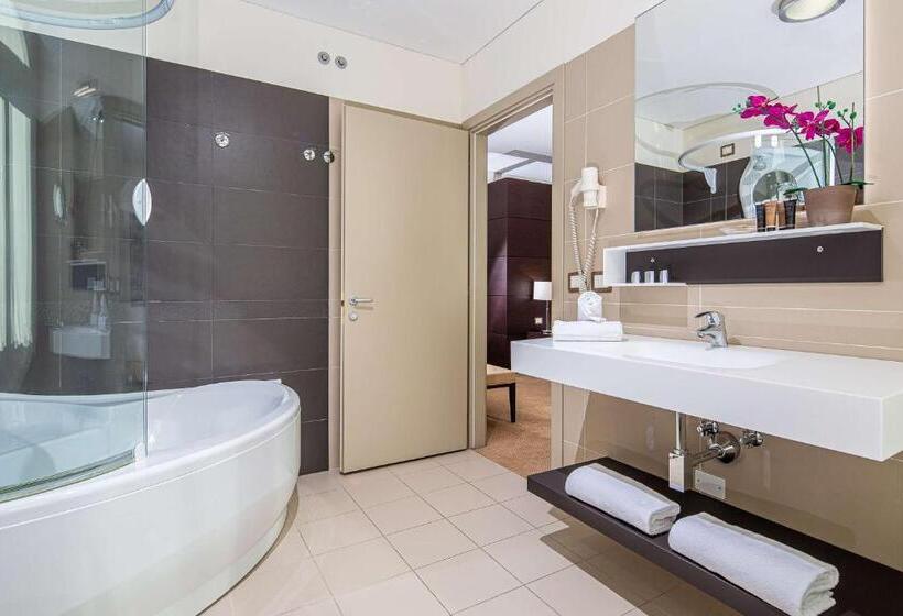 キングサイズベッドのスーペリアルーム, Europalace Hotel, Bw Signature Collection