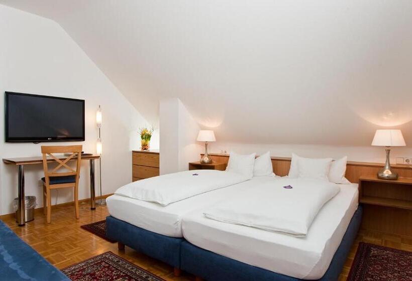 غرفة قياسية ثلاثية, Garni Schacherer